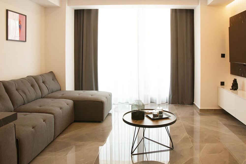 P J Luxury Suites 세레스 외부 사진